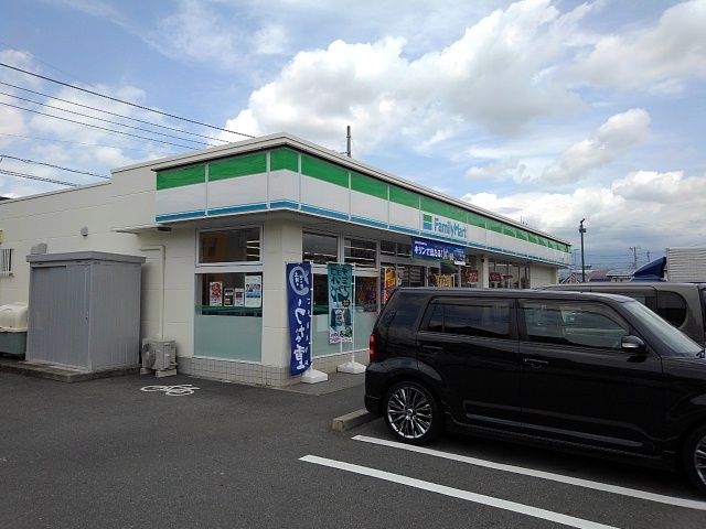 近くのファミリーマート　富士岩松店まで150m（徒歩2分）