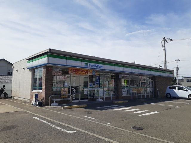 近くのコンビニまで650m（徒歩9分）