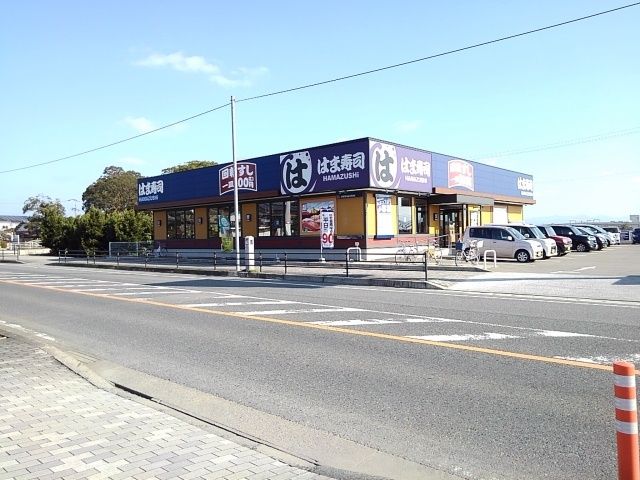 近くのはま寿司小郡大保店まで920m（徒歩12分）