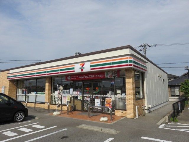 近くのセブンイレブンまで300m（徒歩4分）