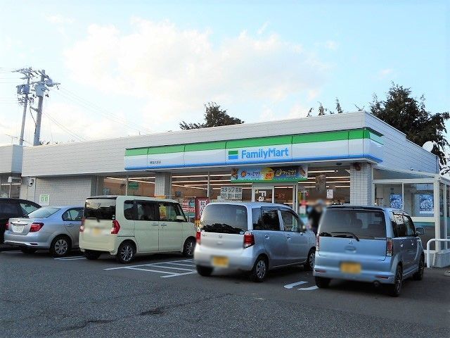 近くのファミリーマート 穂高矢原店まで1,300m(徒歩17分)