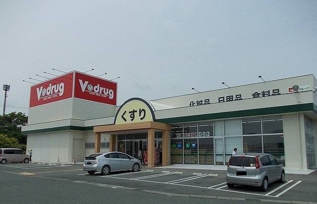 近くのVドラッグまで800m（徒歩10分）