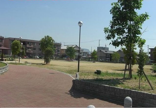 近くの松縄流石公園まで400m（徒歩5分）