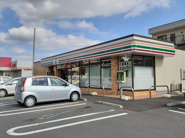 近くのセブンイレブン松ヶ丘4丁目店まで500m（徒歩7分）