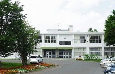 近くの大曲小学校まで1,600m(徒歩20分)