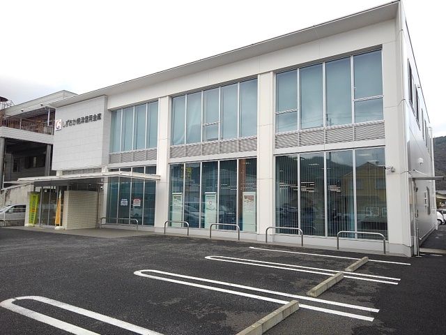 近くの銀行まで350m（徒歩5分）