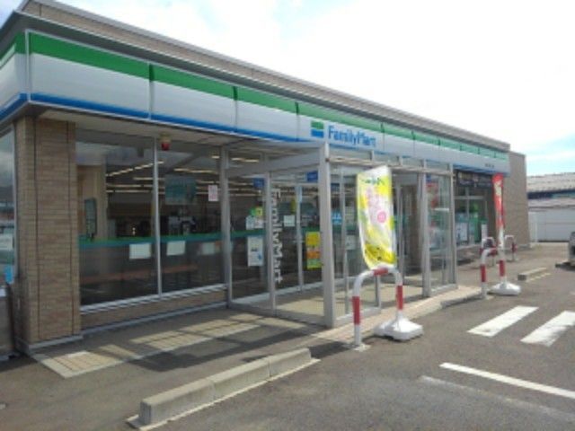 近くのファミリーマート信州中野江部店まで240m（徒歩3分）