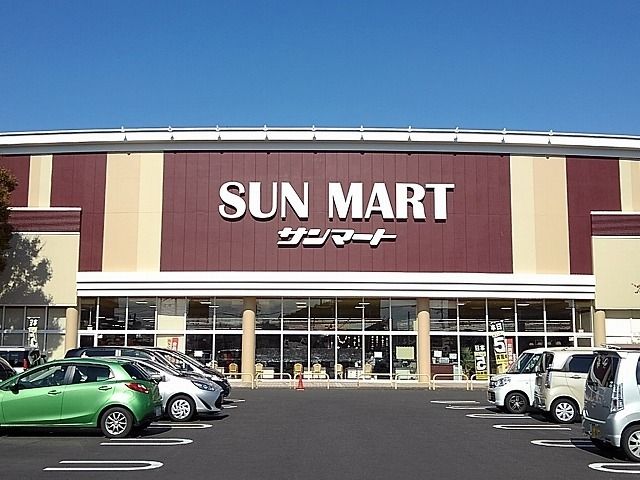 近くのサンマート湖山店まで750m（徒歩10分）