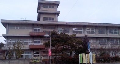 近くの福島市立岡山小学校まで1,200m(徒歩15分)
