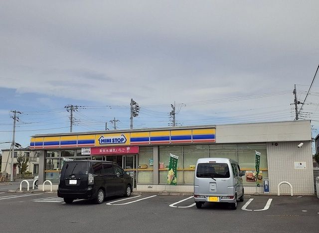 近くのミニストップまで750m（徒歩10分）