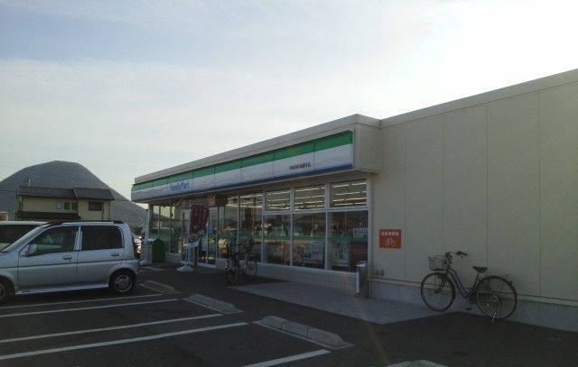 近くのコンビニまで1,900m（徒歩24分）