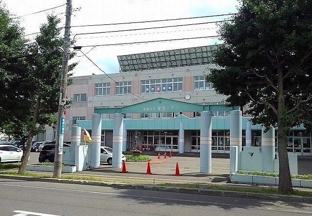 近くの米里小学校まで500m（徒歩7分）