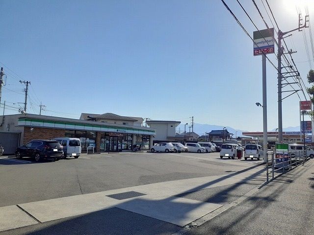近くのファミリーマートインター北店様まで900m(徒歩12分)