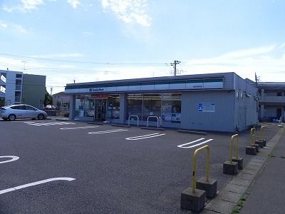 近くのファミリーマート我孫子新木店まで200m（徒歩3分）