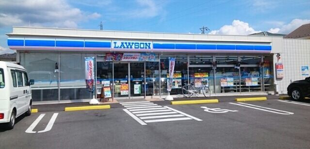 近くのローソン甲斐中下条店まで550m（徒歩7分）