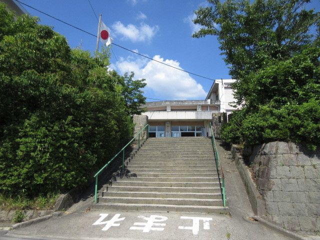 近くの中学校まで380m（徒歩5分）