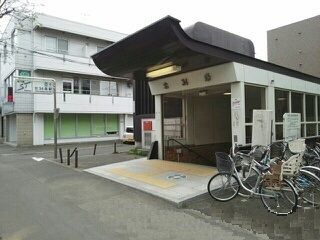 近くの地下鉄　北３４条駅まで710m（徒歩9分）