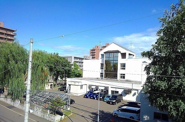 近くの札幌市立和光小学校まで110m（徒歩2分）