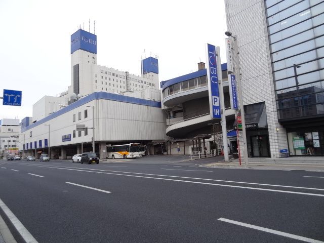 近くの駅まで1,300m（徒歩17分）