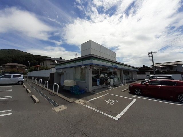 近くのコンビニまで280m（徒歩4分）