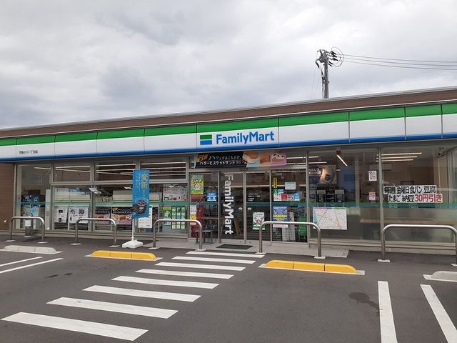 近くのコンビニまで750m（徒歩10分）