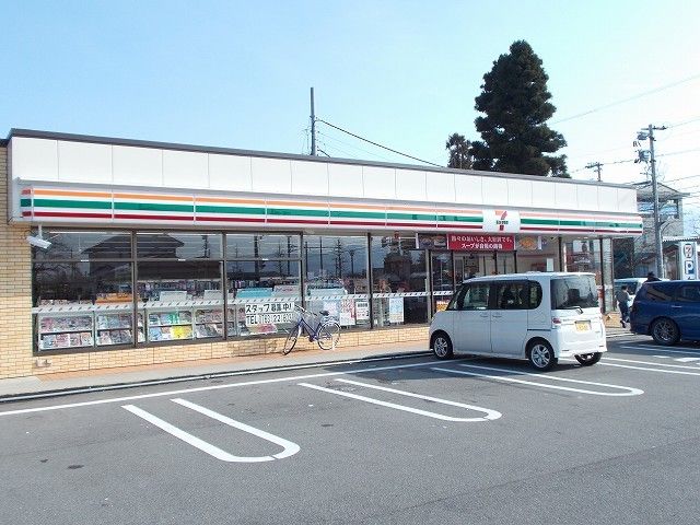 近くのコンビニまで400m（徒歩5分）