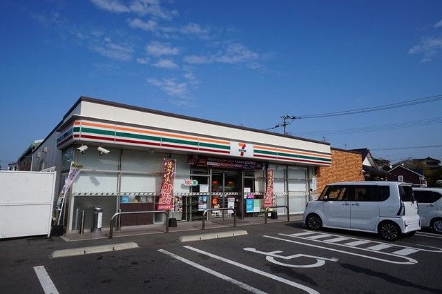 近くのセブンイレブン中間垣生公園前店まで100m（徒歩2分）