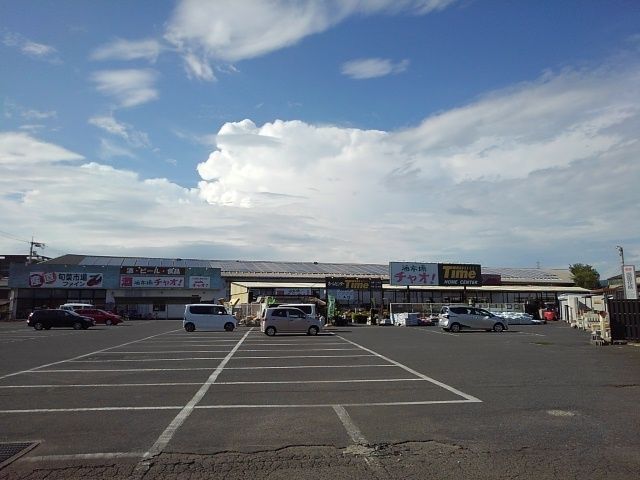 近くのタイム坂出店まで1,100m（徒歩14分）