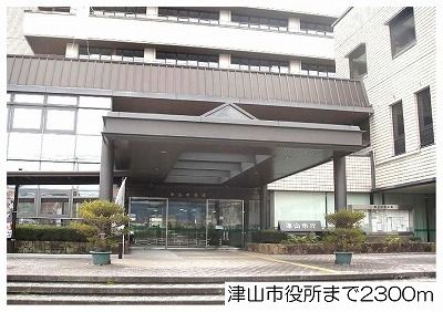 近くの役所まで2,300m（徒歩29分）