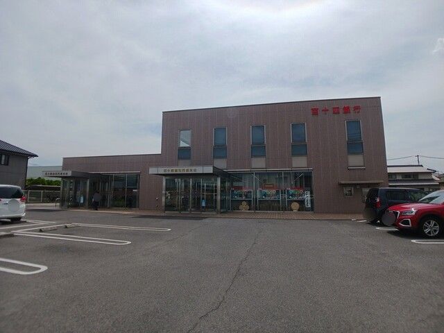 近くの百十四銀行円座支店さんまで300m(徒歩4分)