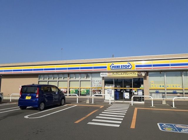 近くのミニストップ小田原東インター店まで600m（徒歩8分）
