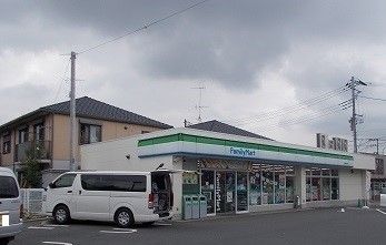 近くのファミリーマートまで350m(徒歩5分)