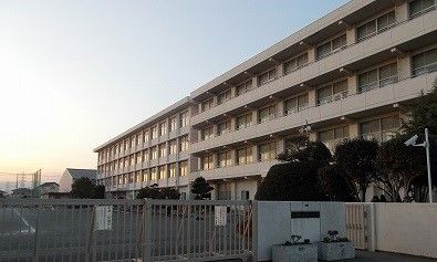 近くの落合小学校まで900m(徒歩12分)