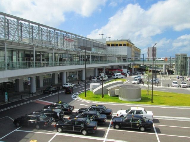 近くの高岡駅まで1,080m（徒歩14分）