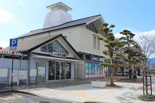 近くの伊万里駅まで1,300m(徒歩17分)