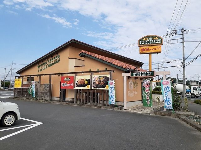 近くの飲食店まで1,600m（徒歩20分）