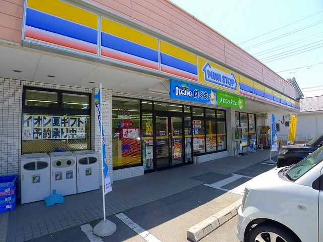 近くのコンビニまで800m（徒歩10分）