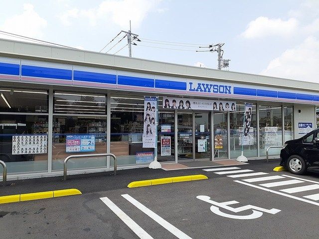 近くのコンビニまで450m（徒歩6分）