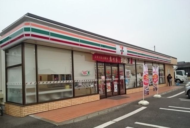 近くのセブンイレブン観音寺三本松町店まで470m（徒歩6分）