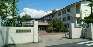 近くの中学校まで550m（徒歩7分）