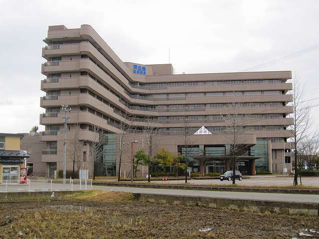 近くの済生会高岡病院まで1,900m（徒歩24分）