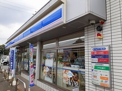 近くのローソンまで450m（徒歩6分）