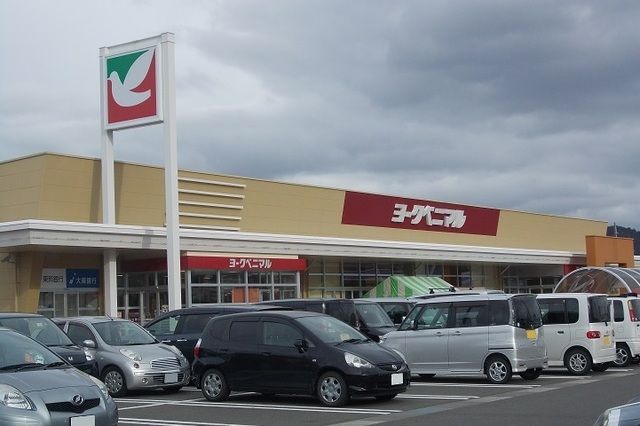 近くのヨークベニマル太平寺店まで550m（徒歩7分）