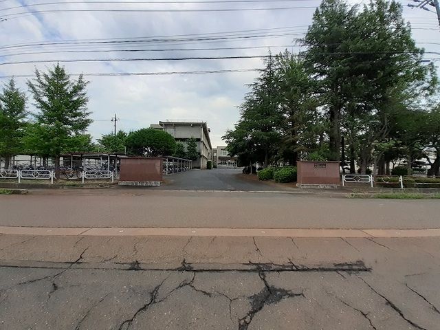 近くの新津第五中学校まで700m（徒歩9分）