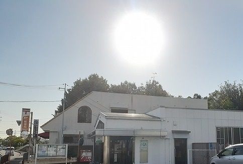 近くの高槻唐崎西郵便局様まで750m（徒歩10分）