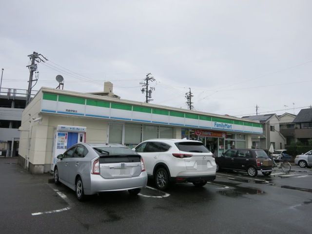近くのファミリーマート 岡崎伊賀店まで600m（徒歩8分）