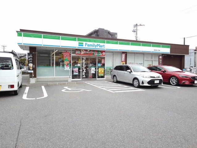 近くのファミリーマート博多駅南6丁目まで400m(徒歩5分)