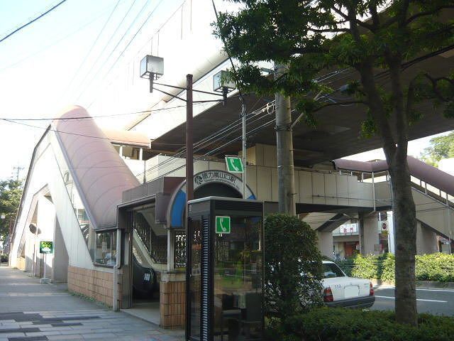 近くのモノレール徳力嵐山口駅まで595m（徒歩8分）