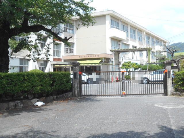 近くの岐阜市立常盤小学校まで700m（徒歩9分）