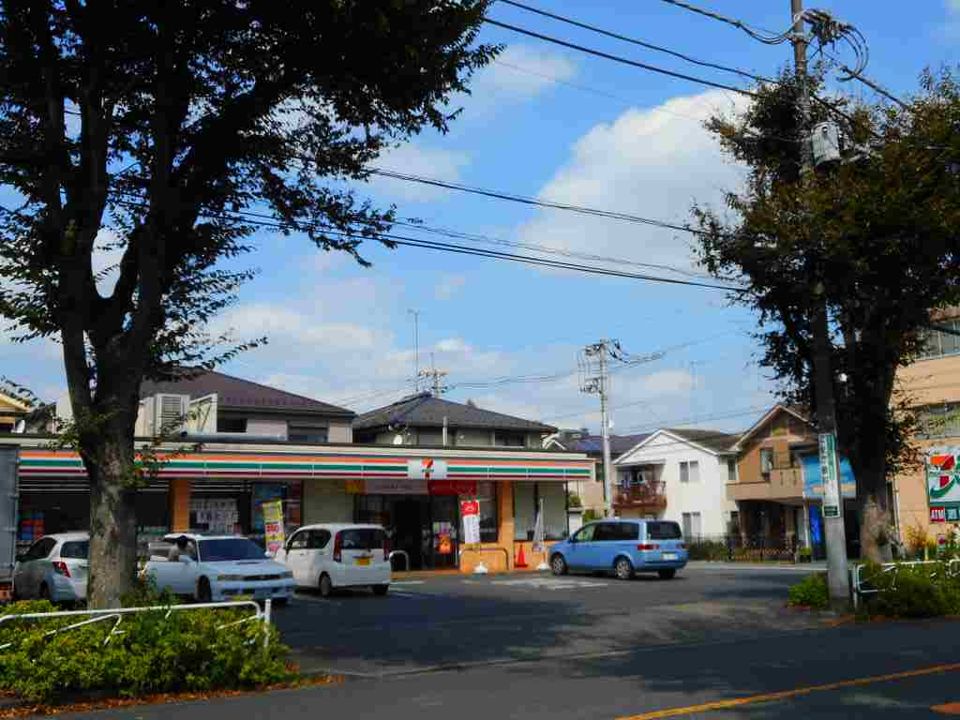 近くのセブンイレブンまで350m（徒歩5分）